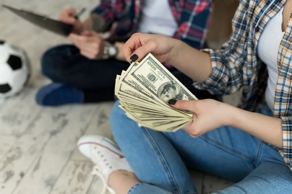 how to save money in college
